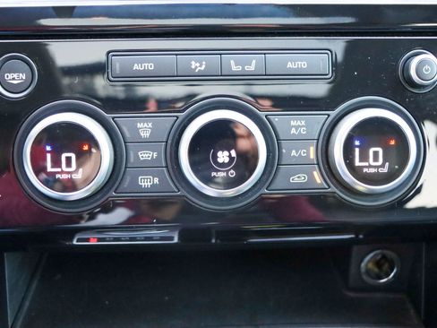 Used 2017 Land Rover Discovery First Edition image 46