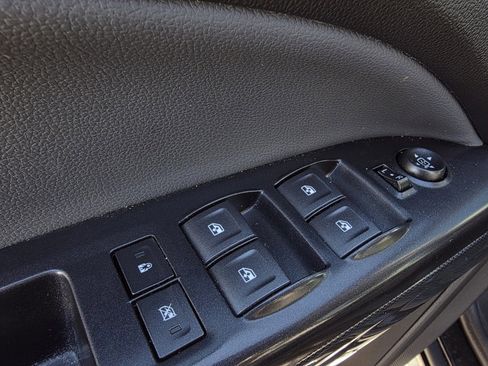 Used 2020 Chevrolet Colorado Z71 w/ Z71 Midnight Edition image 12