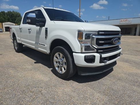 Used 2022 Ford F250 Platinum w/ FX4 Off-Road Package AWD/4WD image 1
