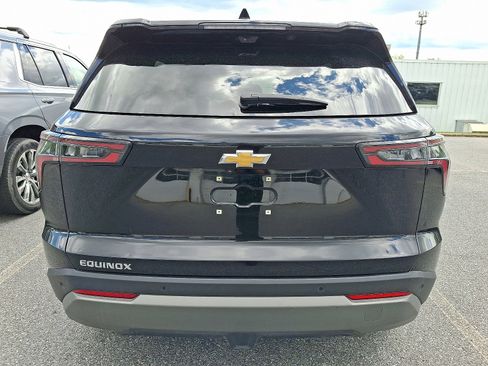 Used 2025 Chevrolet Equinox LT w/ Convenience Package II FWD image 5