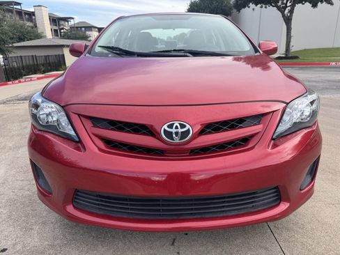 Used 2011 Toyota Corolla LE FWD image 2