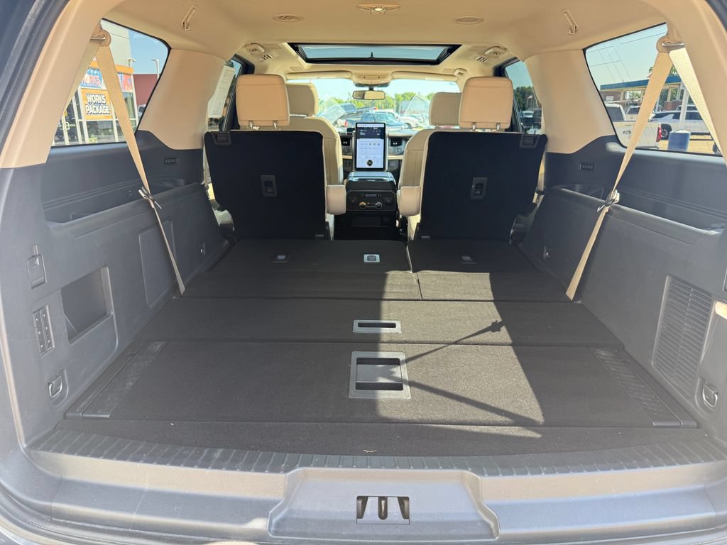 Used 2023 Ford Expedition Max Platinum AWD/4WD image 6