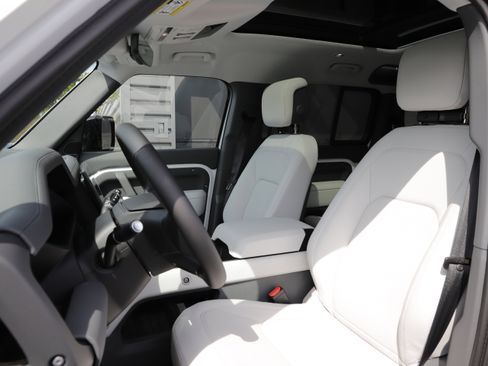 New 2026 Land Rover Defender 110 X-Dynamic SE AWD/4WD image 17