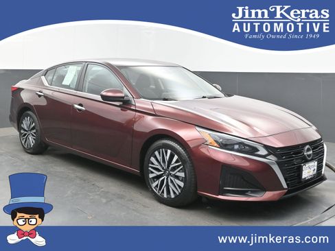 Used 2023 Nissan Altima 2.5 SV image 1