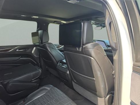 Used 2021 Cadillac Escalade ESV Sport Platinum w/ Heavy-Duty Trailer Package AWD/4WD image 31