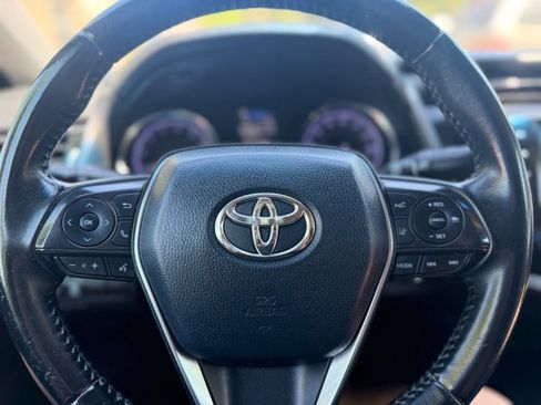 Used 2019 Toyota Camry SE FWD image 19
