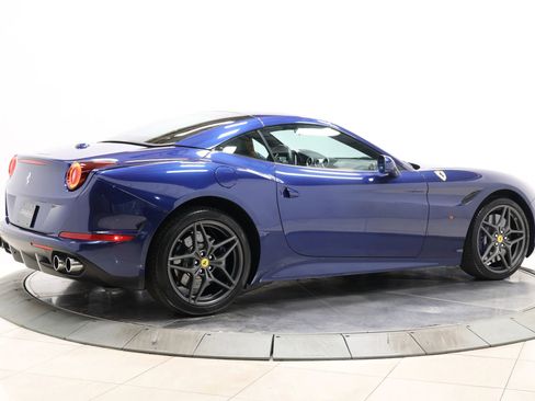 Used 2017 Ferrari California T image 7