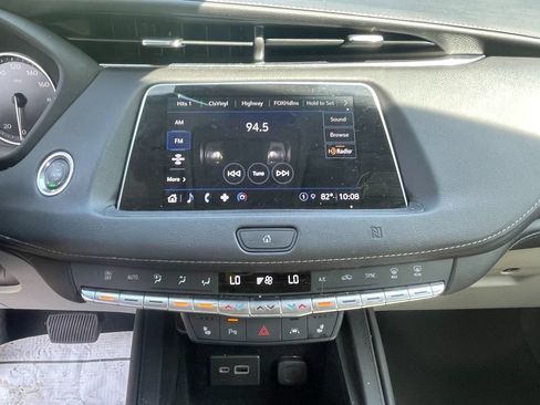 Used 2021 Cadillac XT4 Luxury w/ Cold Weather Package AWD/4WD image 20