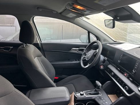 Used 2024 Kia Sportage LX AWD/4WD image 9