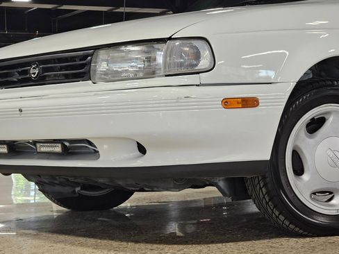 Used 1991 Nissan Sentra SE-R image 9