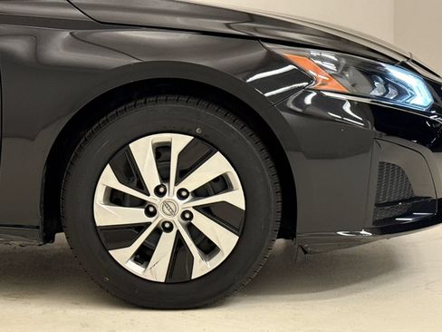 Used 2024 Nissan Altima 2.5 S FWD image 6