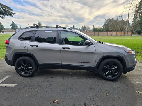 Used 2017 Jeep Cherokee Altitude image 8