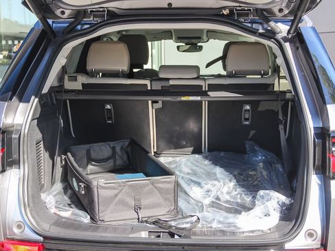 New 2025 Land Rover Discovery Sport S image 21