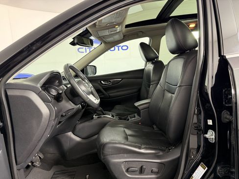 Used 2017 Nissan Rogue SL w/ SL Premium Package image 18