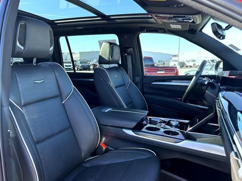 Certified 2025 Cadillac Escalade ESV Sport AWD/4WD image 19
