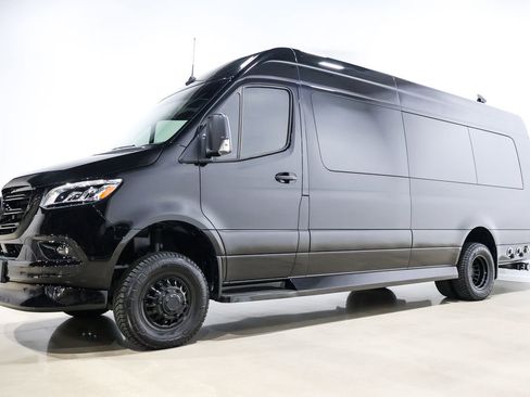 Used 2024 Mercedes-Benz Sprinter 3500 image 2