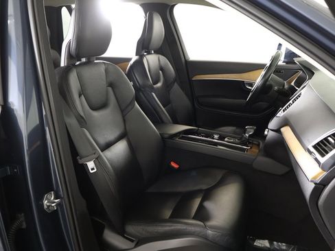 Used 2021 Volvo XC90 T6 Momentum w/ Climate Package image 36