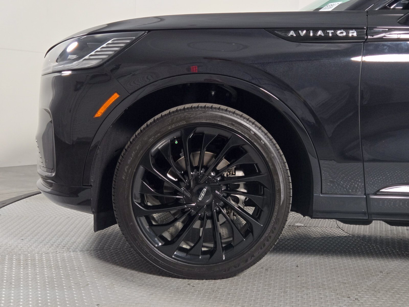 Used 2025 Lincoln Aviator Reserve w/ Equipment Group 201A AWD/4WD image 9
