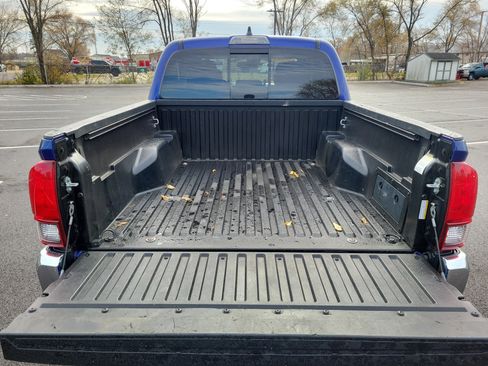 Used 2022 Toyota Tacoma SR5 image 9