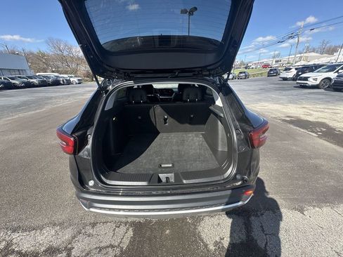 Used 2025 Chevrolet Trax LT w/ LT Convenience Package image 17