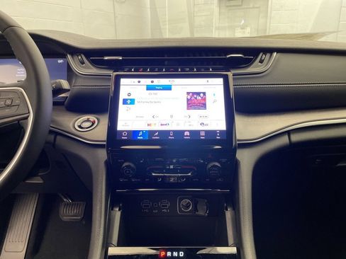 New 2025 Jeep Grand Cherokee L Limited image 10