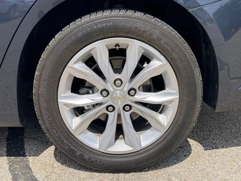 Used 2021 Chevrolet Malibu LT FWD image 2