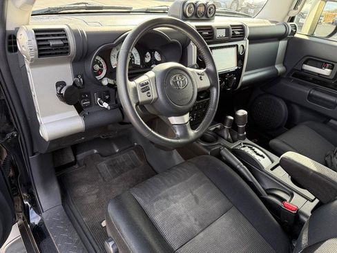 Used 2014 Toyota FJ Cruiser 4WD image 12