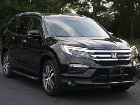 Used 2017 Honda Pilot Touring image 3