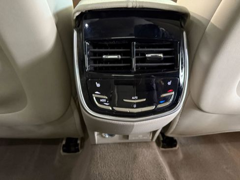 Used 2014 Cadillac XTS Premium image 13