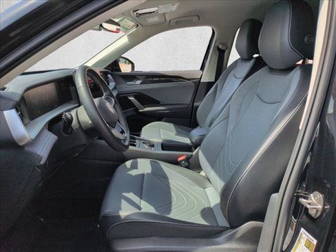 Used 2025 Volkswagen Tiguan SE FWD image 17