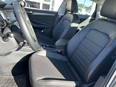 Used 2023 Volkswagen Jetta SE image 9