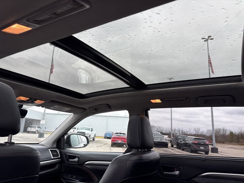 Used 2018 Toyota Highlander Limited image 24