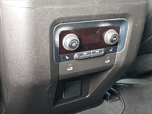 Used 2021 Chevrolet Tahoe Z71 w/ Luxury Package image 18