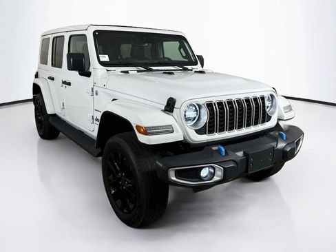 Used 2024 Jeep Wrangler Unlimited Sahara w/ Technology Group AWD/4WD image 7