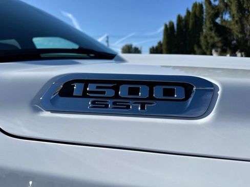 Used 2025 RAM 1500 Laramie AWD/4WD image 10