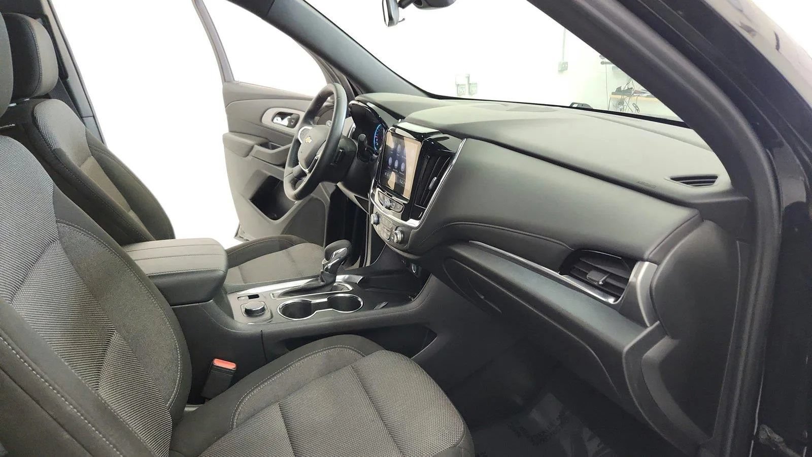 Used 2023 Chevrolet Traverse LT FWD image 37