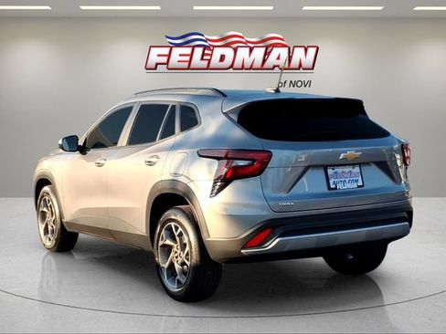 Used 2025 Chevrolet Trax LT w/ Driver Confidence Package FWD image 3