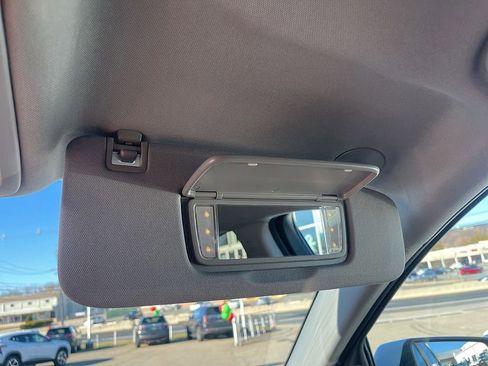 Used 2023 Chevrolet Equinox LT image 41