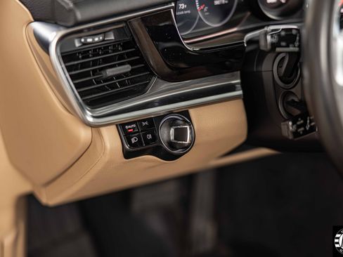 Used 2018 Porsche Panamera 4 image 19