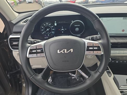 Certified 2025 Kia Telluride SX w/ SX Captain's Chair Package FWD image 31