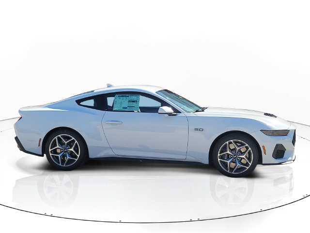 New 2026 Ford Mustang GT w/ GT Performance Package RWD image 4