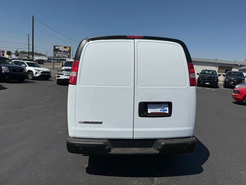 Used 2017 Chevrolet Express 3500 Extended RWD image 4