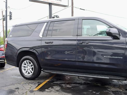 Used 2023 Chevrolet Suburban LT AWD/4WD image 4