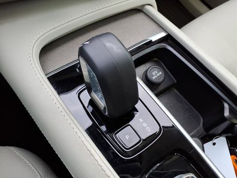 Used 2025 Volvo XC90 T8 Plus w/ Protection Package Premier image 23