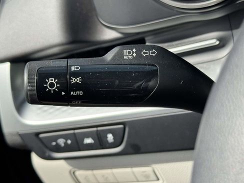 Used 2024 Kia Carnival LX FWD image 26