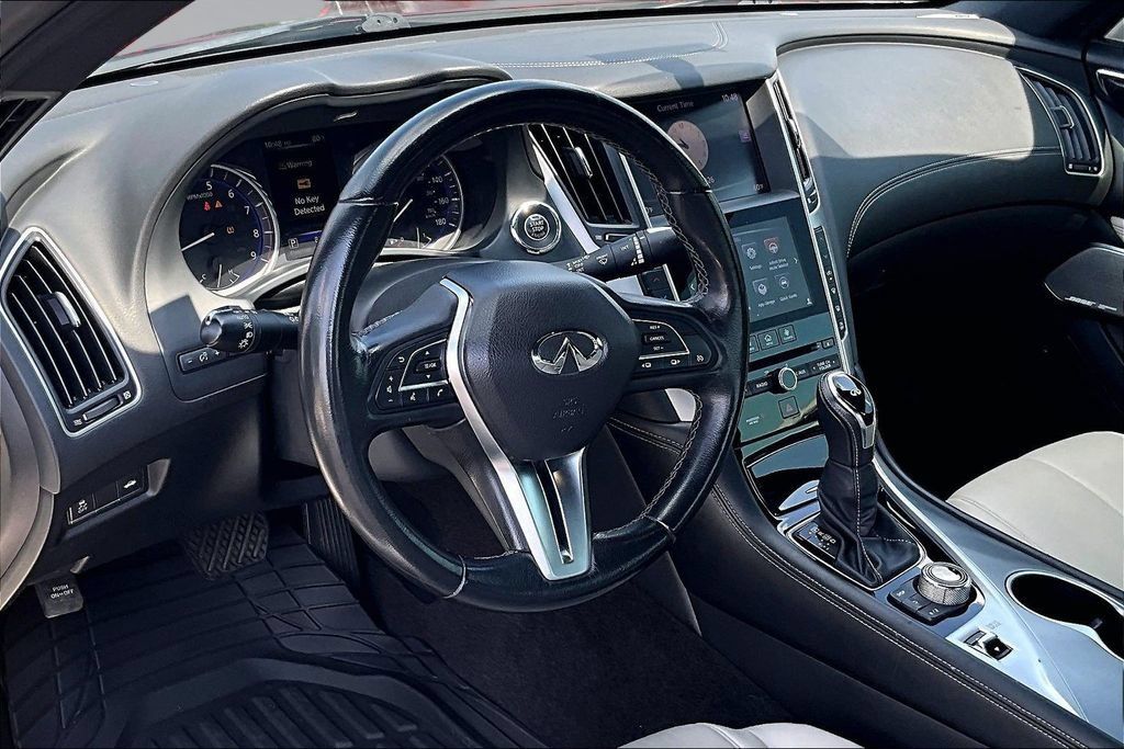 Used 2018 INFINITI Q60 3.0t Luxe RWD image 13