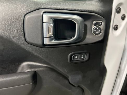 Used 2025 Jeep Wrangler Unlimited Rubicon AWD/4WD image 21
