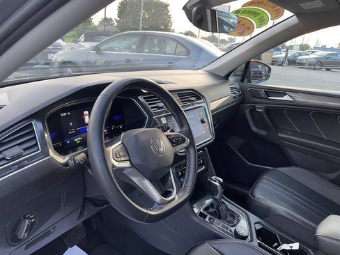 Used 2022 Volkswagen Tiguan SE AWD/4WD image 21