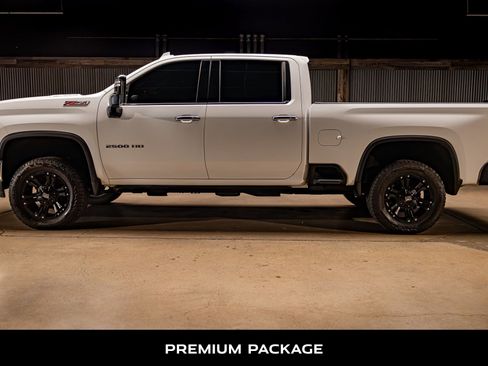 Used 2020 Chevrolet Silverado 2500 LTZ w/ LTZ Premium Package image 5