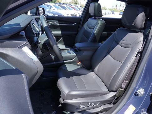 Used 2025 Cadillac XT5 Premium Luxury image 14